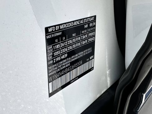 Certified 2025 Mercedes-Benz GLA 250 4MATIC image 35