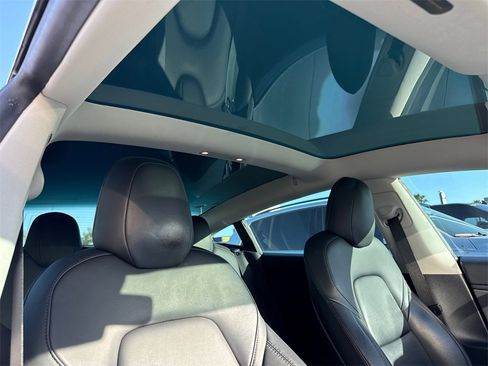 Used 2020 Tesla Model 3 Long Range image 17