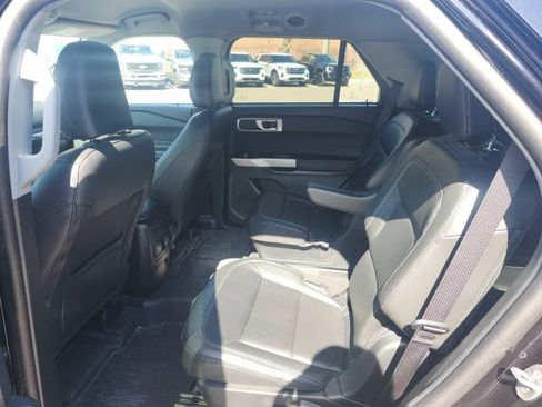 Used 2024 Ford Explorer XLT w/ Equipment Group 202A AWD/4WD image 17