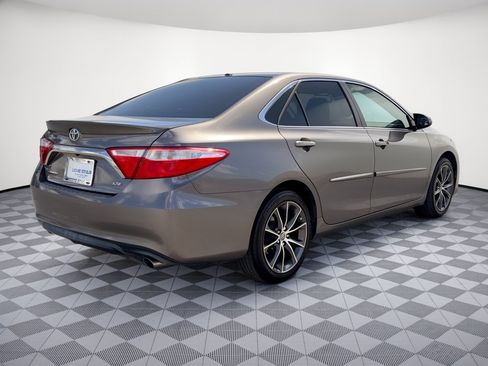 Used 2017 Toyota Camry XSE FWD image 9