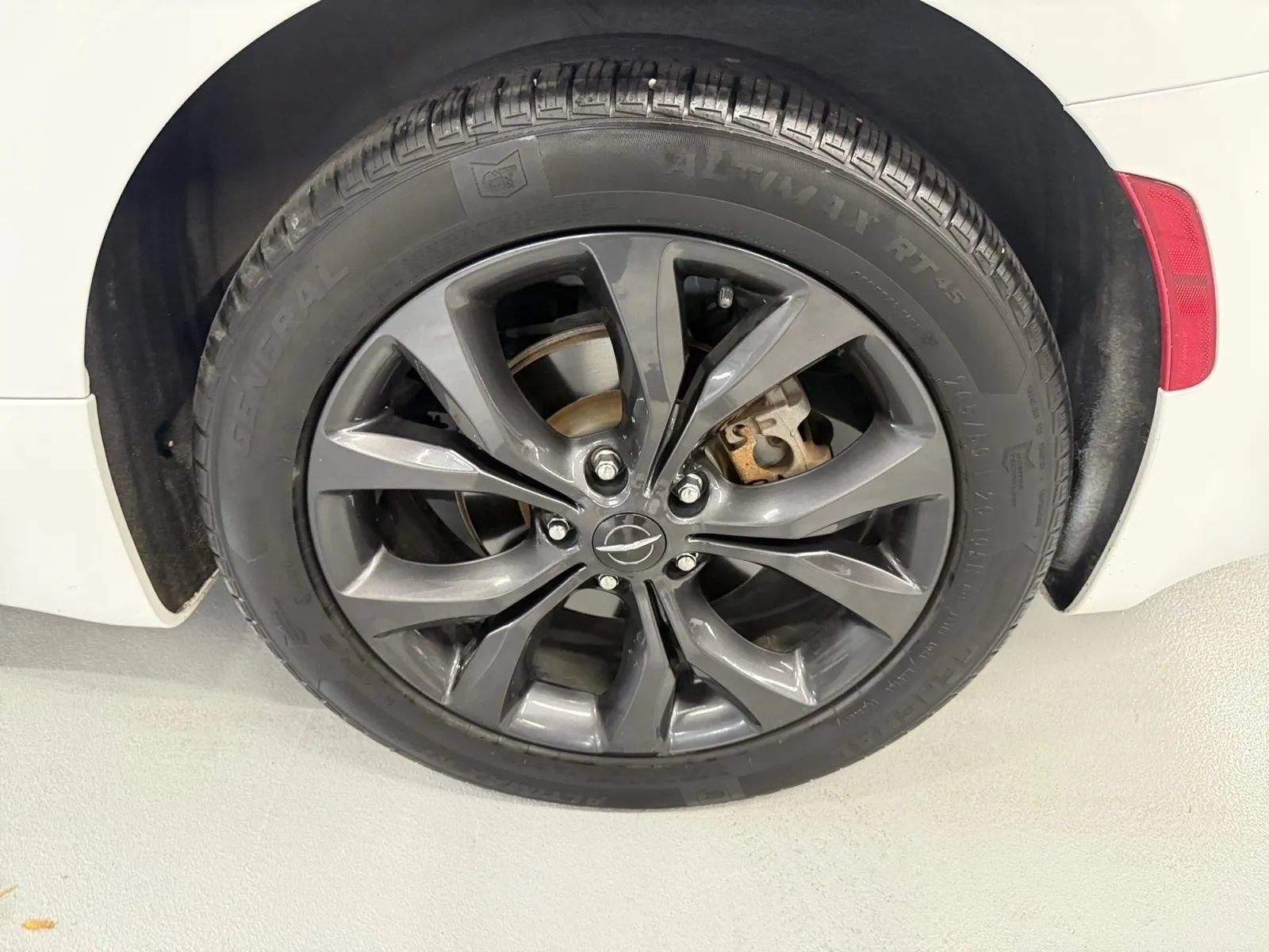 Used 2018 Chrysler Pacifica Touring-L Plus w/ Advanced Safetytec Group FWD image 43