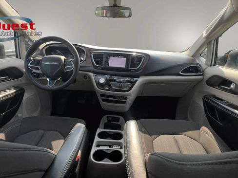 Used 2022 Chrysler Voyager LX FWD image 20