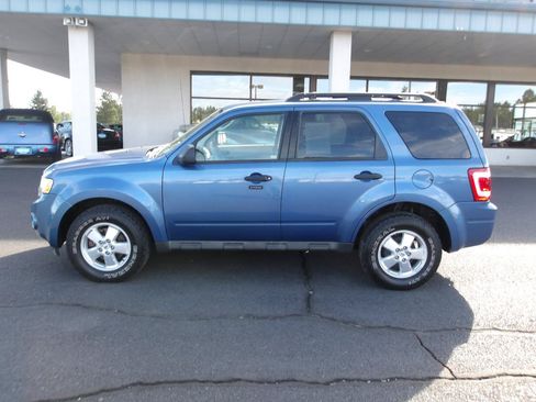 Used 2009 Ford Escape XLT AWD/4WD image 2