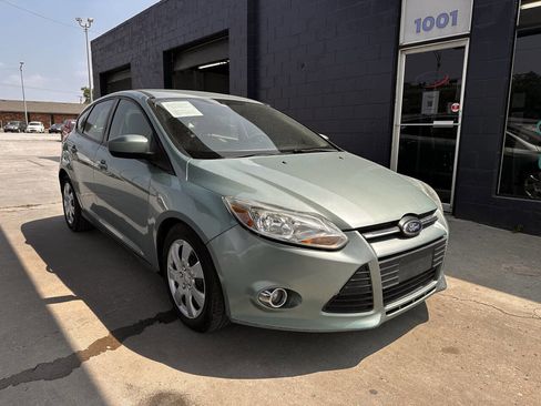 Used 2012 Ford Focus SE FWD image 2