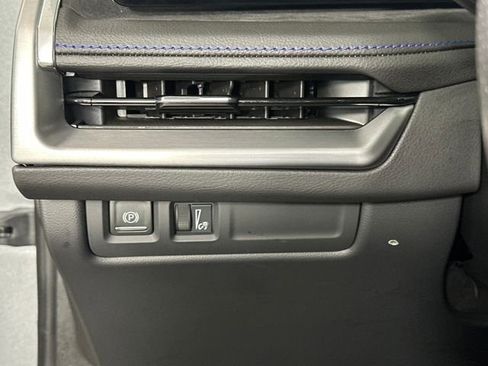 Used 2025 Cadillac XT4 Sport w/ LPO, Onyx Lite Package image 39