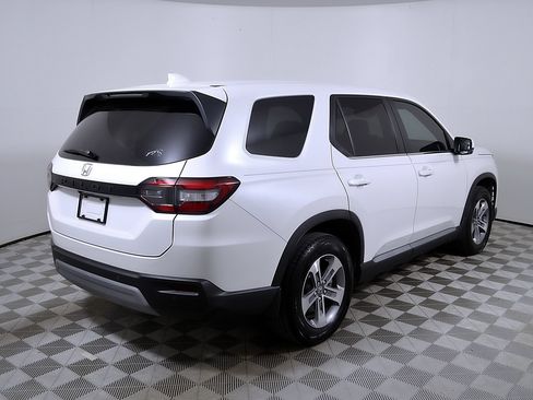 Used 2025 Honda Pilot EX-L image 7