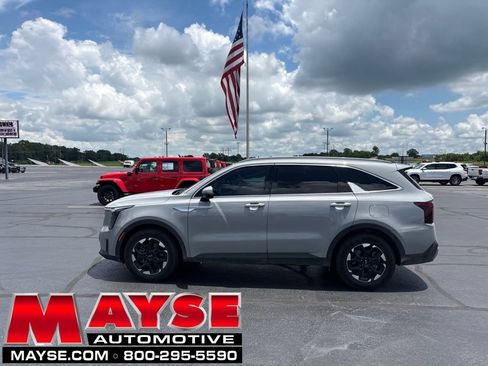 Used 2024 Kia Sorento S w/ Panoramic Sunroof Package FWD image 1
