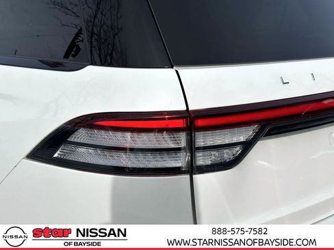 Used 2025 Lincoln Aviator Reserve w/ Jet Appearance Package image 8