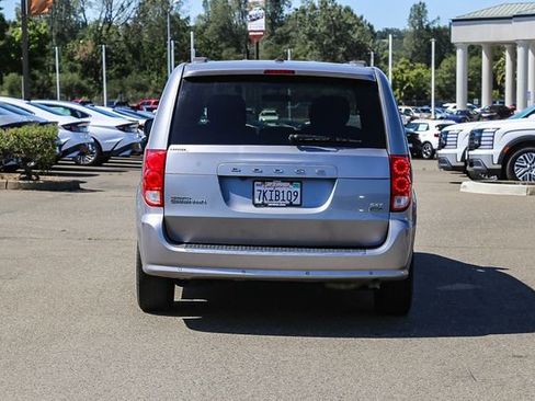 Used 2014 Dodge Grand Caravan SXT w/ Rear Park Assist Package FWD image 4