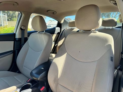 Used 2016 Hyundai Elantra SE image 16