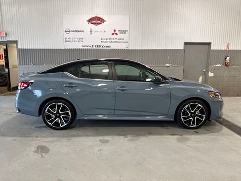 Certified 2024 Nissan Sentra SR FWD image 3