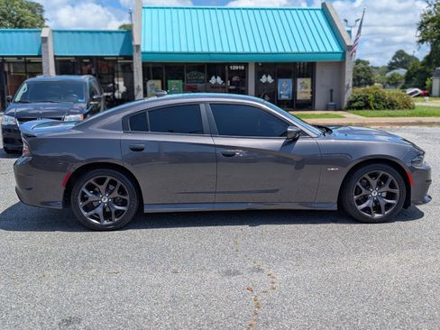 Used 2019 Dodge Charger R/T RWD image 9
