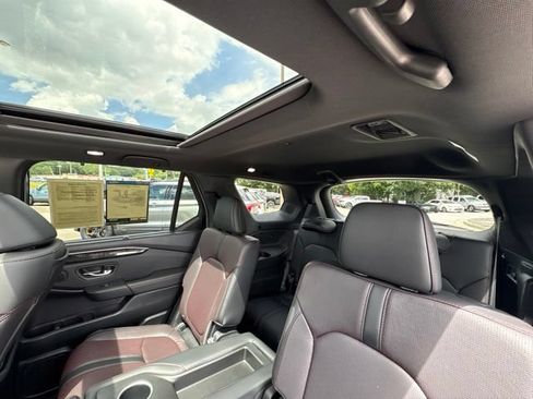 Used 2025 Honda Pilot Black Edition image 35