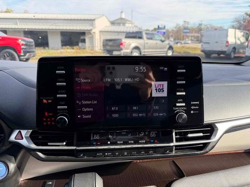 Used 2024 Toyota Sienna XLE image 28