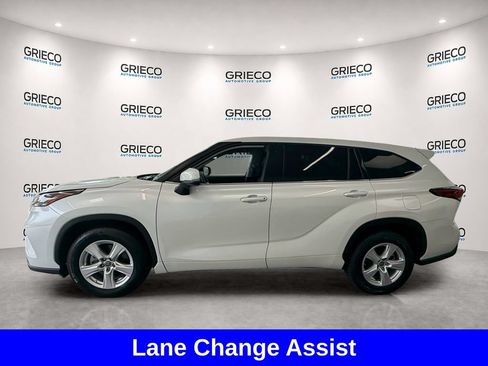 Used 2022 Toyota Highlander L FWD image 4