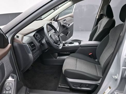 Used 2023 Nissan Rogue SV image 25