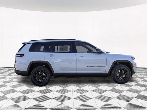 New 2025 Jeep Grand Cherokee L Altitude image 13
