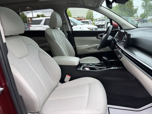 Certified 2024 Kia Sorento S w/ Panoramic Sunroof Package FWD image 11