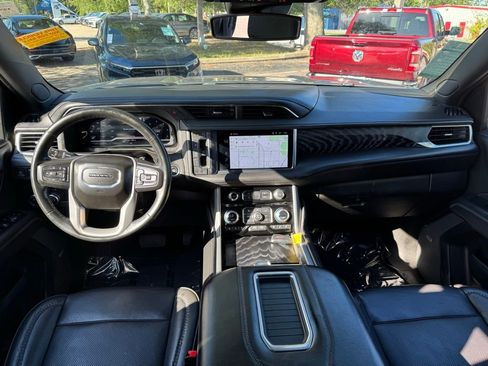 Used 2023 GMC Yukon Denali RWD image 11