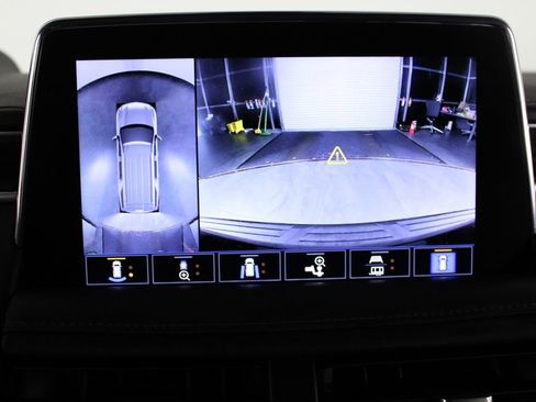 Used 2021 Chevrolet Suburban High Country image 31