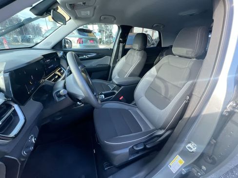 Used 2025 Chevrolet TrailBlazer LT image 11