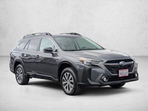 Used 2025 Subaru Outback Premium image 3