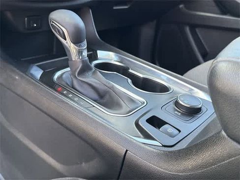 Used 2021 Chevrolet Traverse LT image 25