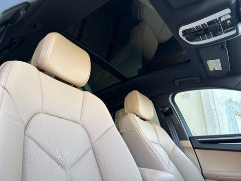 Certified 2026 Porsche Macan AWD/4WD image 19