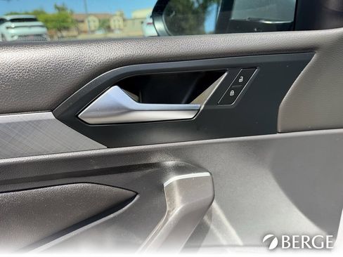Used 2022 Volkswagen Jetta SE w/ Panoramic Sunroof Package FWD image 25