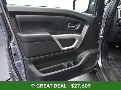 Used 2021 Nissan Titan SV w/ SV Convenience Package image 21