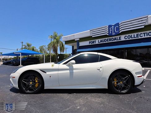 Used 2015 Ferrari California T RWD image 42