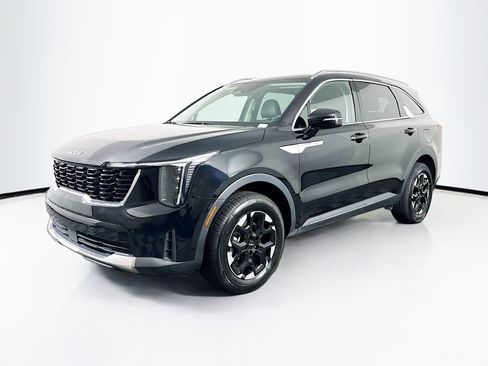 Used 2024 Kia Sorento S image 3