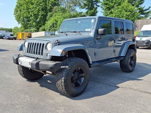 Used 2014 Jeep Wrangler Unlimited Sahara w/ Dual Top Group AWD/4WD image 3