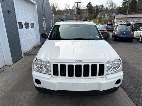 Used 2007 Jeep Grand Cherokee Laredo w/ Cargo Convenience Group image 2