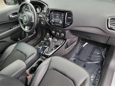 Certified 2018 Jeep Compass Latitude image 25