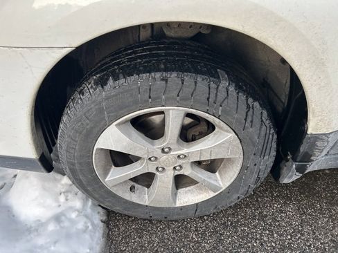 Used 2014 Subaru Outback 2.5i Limited w/ Moonroof Package image 11