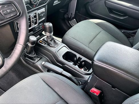 Used 2018 Jeep Wrangler Unlimited Sport S AWD/4WD image 5