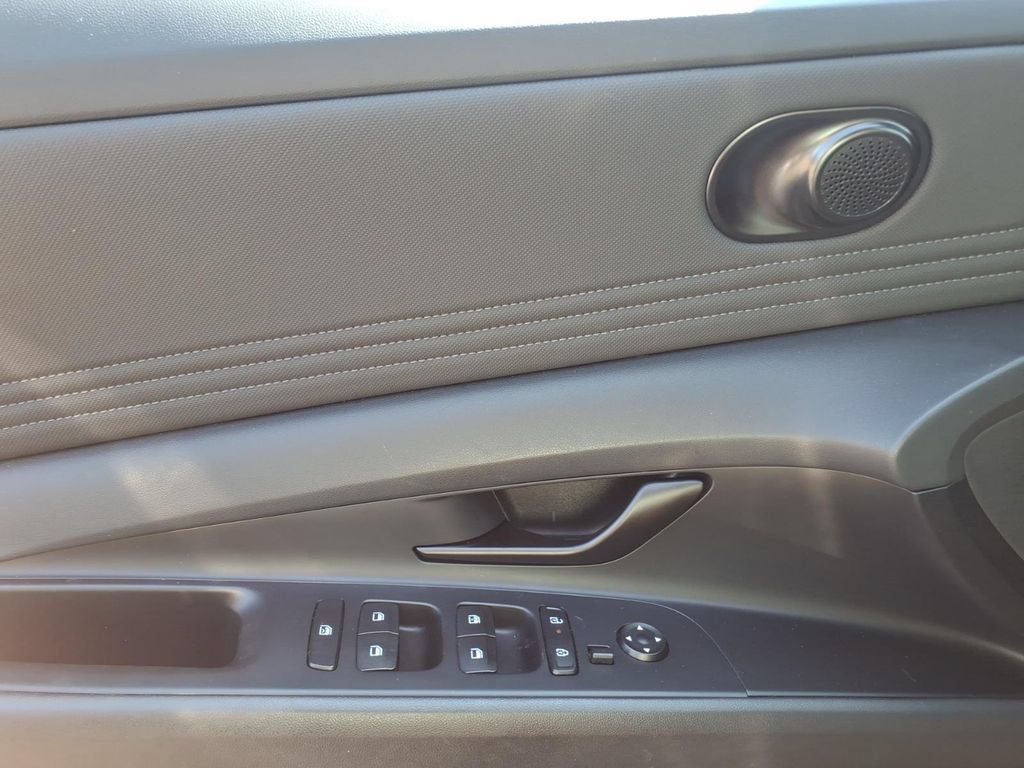 Certified 2025 Hyundai Elantra Sport FWD image 16