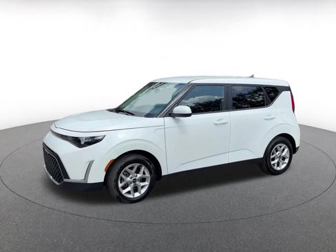 Used 2025 Kia Soul LX w/ LX Technology Package FWD image 8