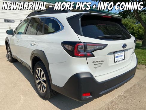 Used 2023 Subaru Outback Premium AWD/4WD image 5