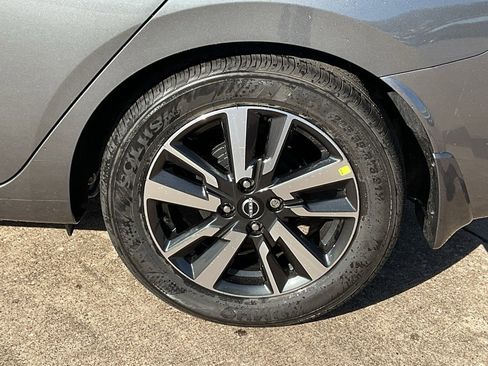 New 2025 Nissan Versa SV image 8