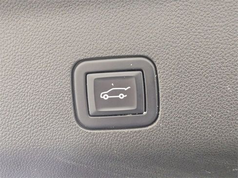 Certified 2023 GMC Yukon XL Denali image 32