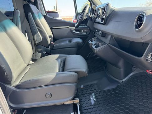 Used 2023 Mercedes-Benz Sprinter 2500 image 43