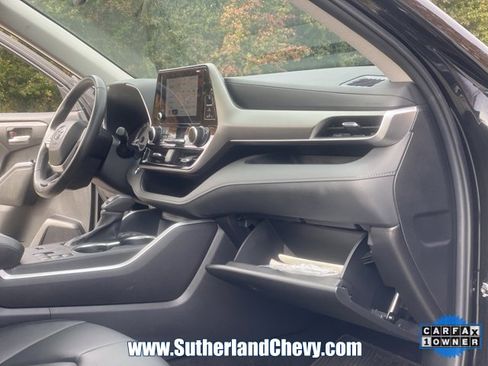 Used 2024 Toyota Highlander XLE image 18