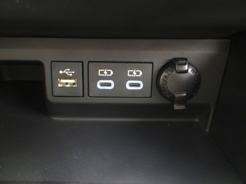 Used 2023 Toyota Highlander Platinum image 18