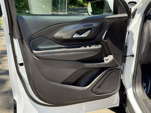 Certified 2024 GMC Terrain SLT FWD image 8