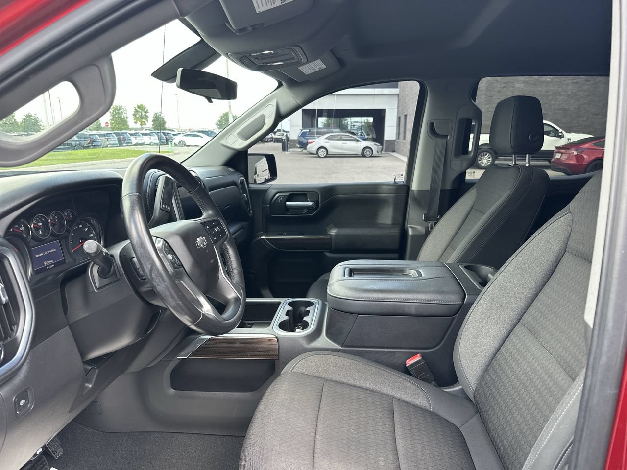 Used 2021 Chevrolet Silverado 1500 LT Trail Boss AWD/4WD image 2