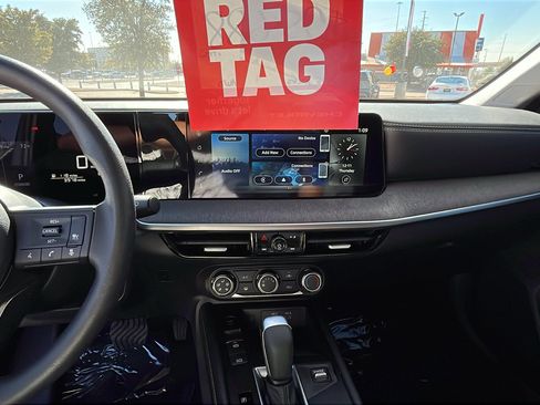 Used 2025 Nissan Kicks SV image 19