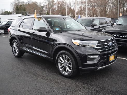 Used 2023 Ford Explorer XLT w/ Equipment Group 202A image 1