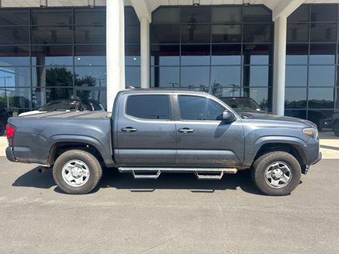 Used 2019 Toyota Tacoma SR w/ SR Convenience Package AWD/4WD image 17